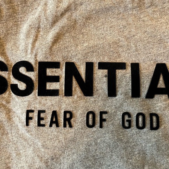 Fear of God Essentials Long Sleeve Cotton T-Shirt - Picture 11 of 11